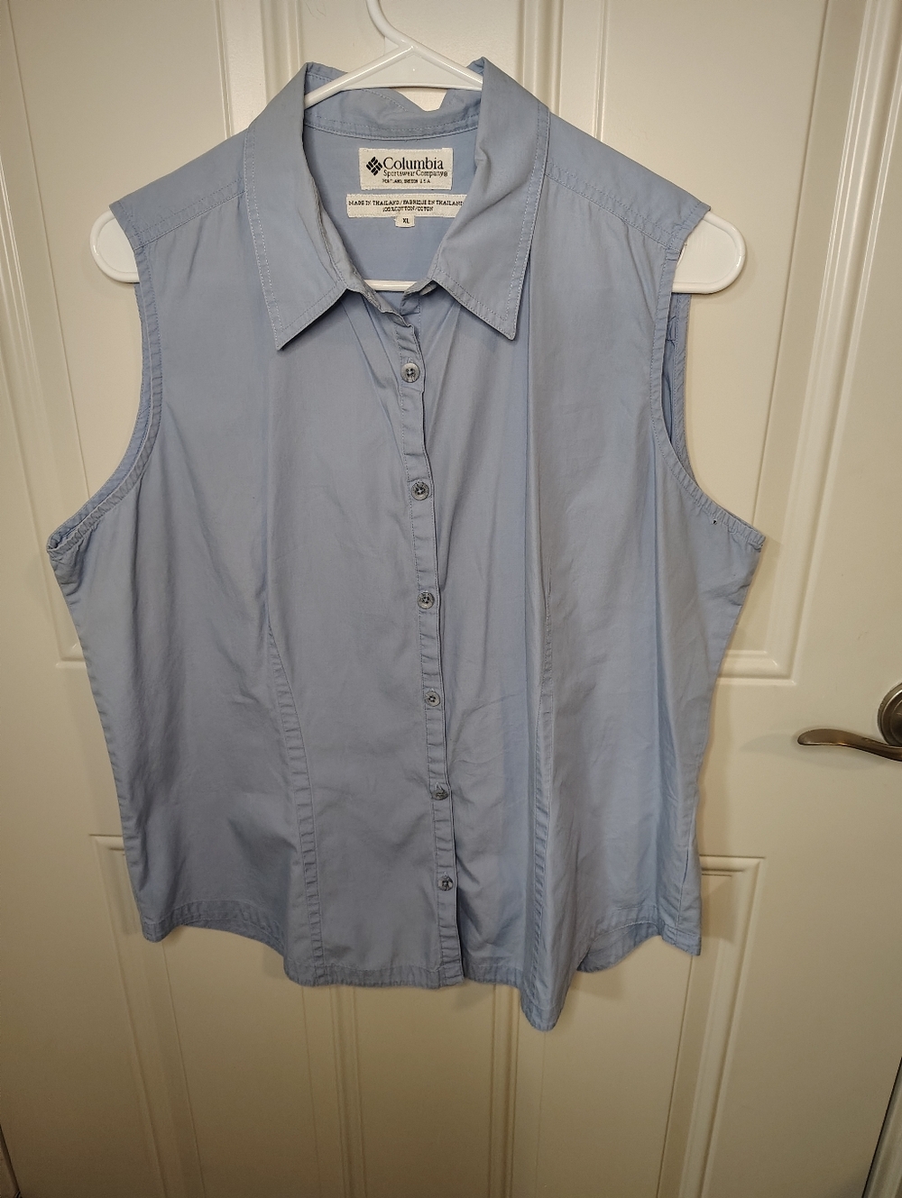Woman's Size XL Columbia Sportswear Company Sleeveless Collared Button Up Tank